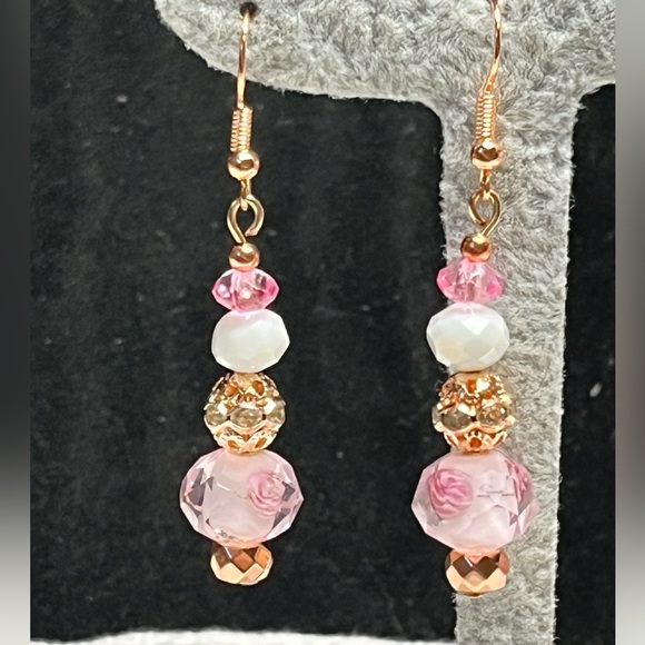 ⭐️🎁OMG the prettiest pink and white -Swarovski earrings-rhinestone - Picture 8 of 8